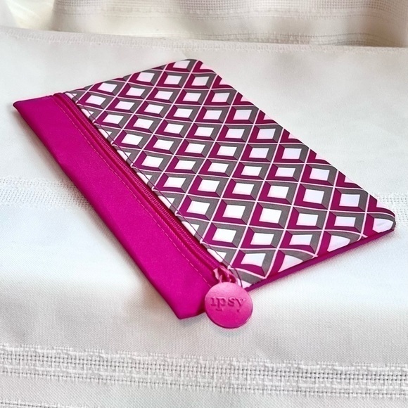 π3/$12π5/$15 ipsy Hot Pink Greyβ White Diamonds Makeup Bag EUC February 2015 - Picture 4 of 5